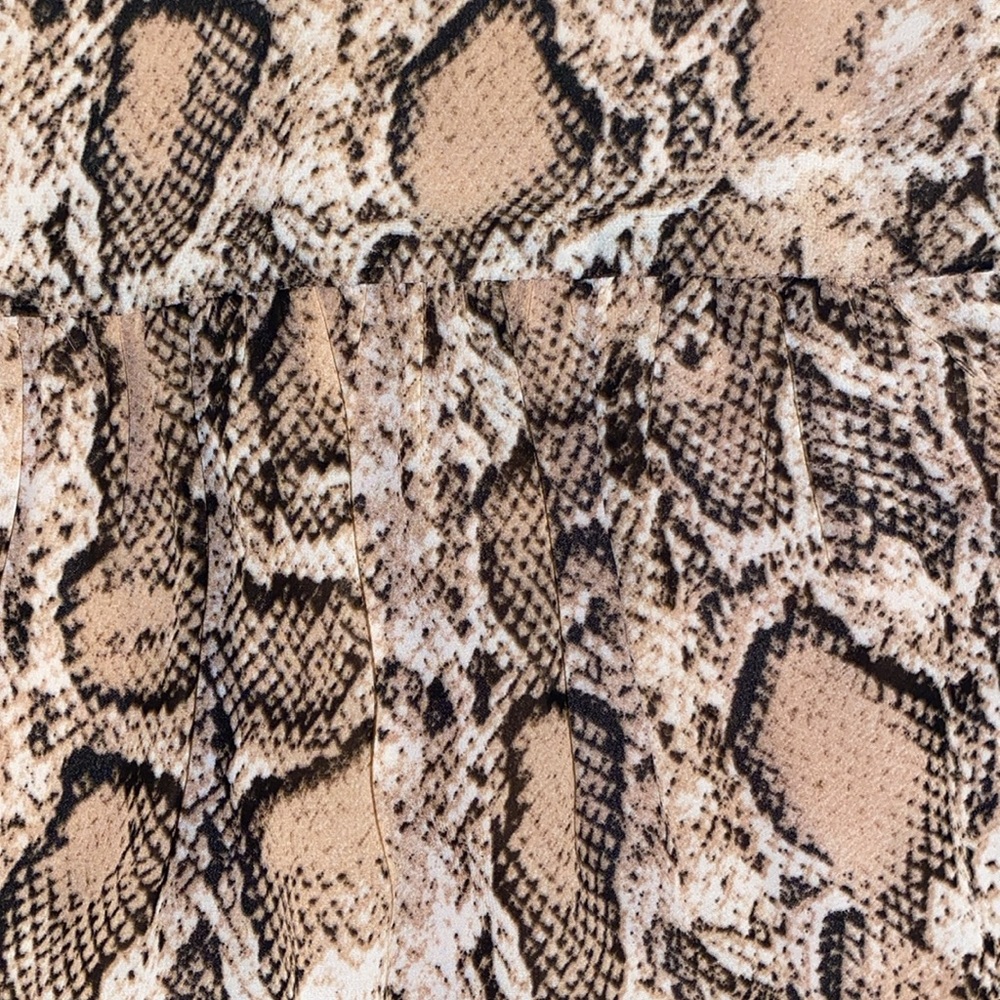 Gilli Snake Print Tiered Sleeveless Top - Picture 8 of 13